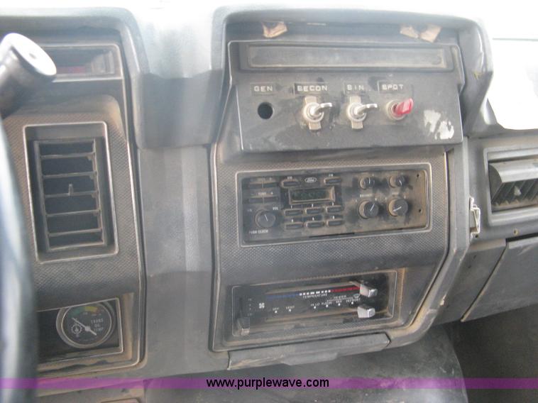 image for item A6307 1991 Ford F700 flatbed dump truck