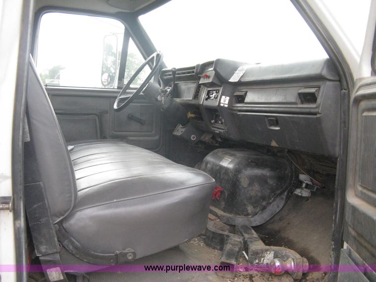 image for item A6307 1991 Ford F700 flatbed dump truck