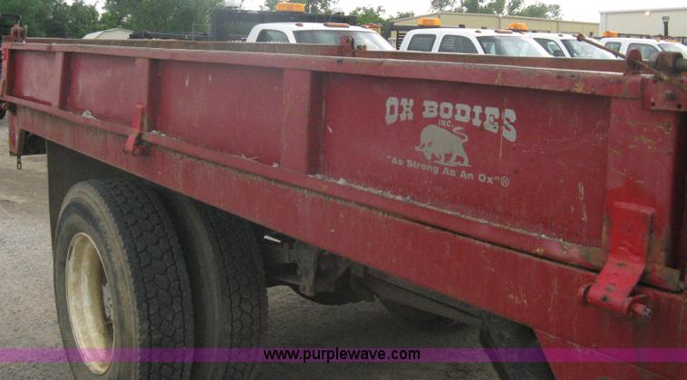 image for item A6307 1991 Ford F700 flatbed dump truck