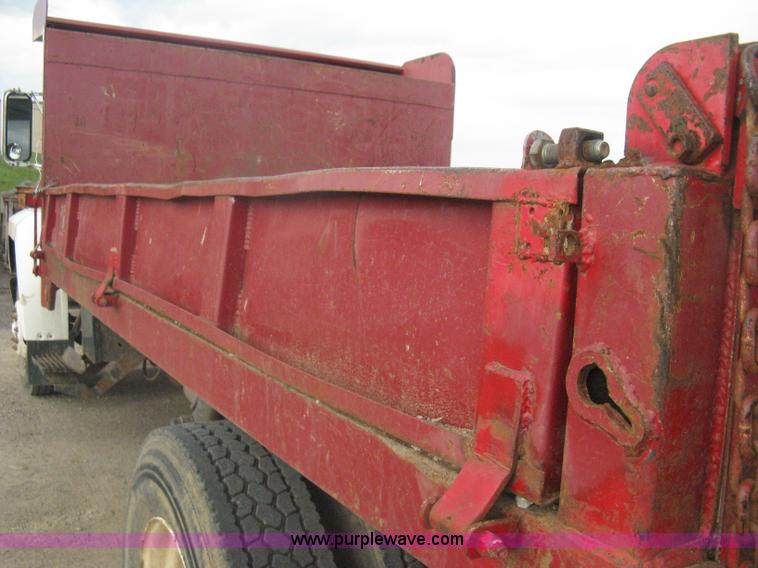 image for item A6307 1991 Ford F700 flatbed dump truck