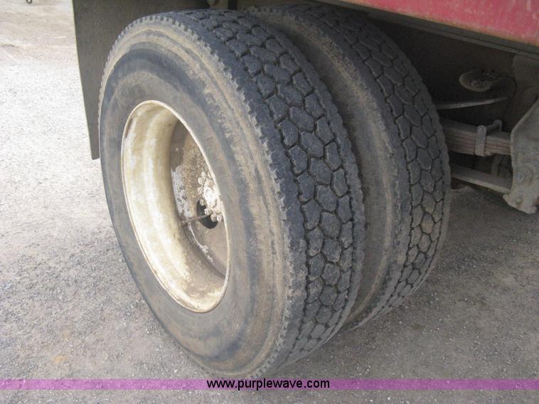 image for item A6307 1991 Ford F700 flatbed dump truck