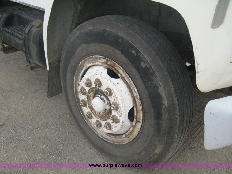 image for item A6307 1991 Ford F700 flatbed dump truck