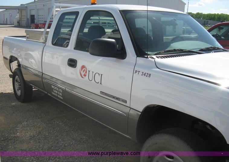 image for item A6317 2005 GMC Sierra 2500 HD long bed extended cab
