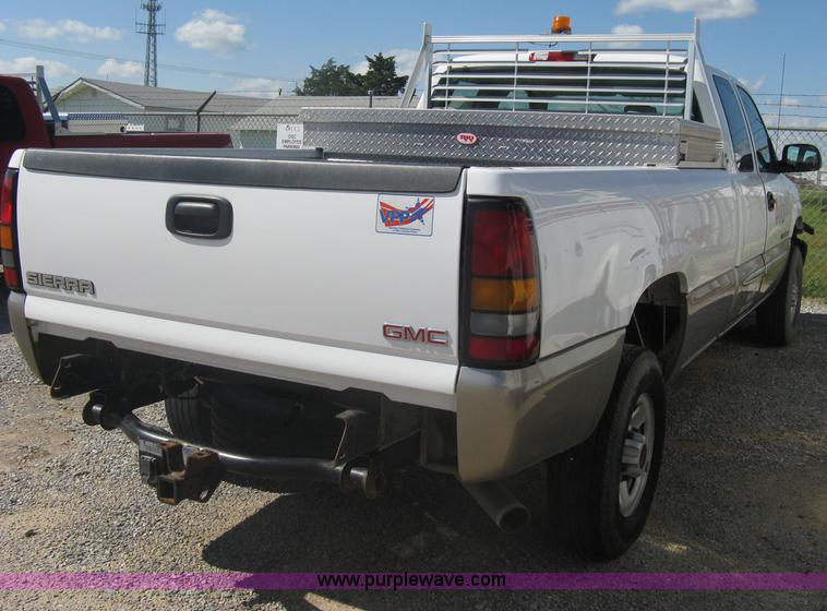 image for item A6317 2005 GMC Sierra 2500 HD long bed extended cab