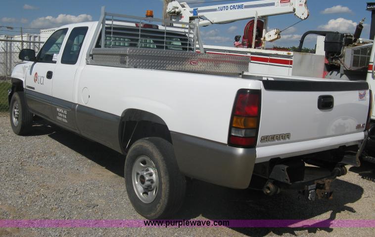 image for item A6317 2005 GMC Sierra 2500 HD long bed extended cab
