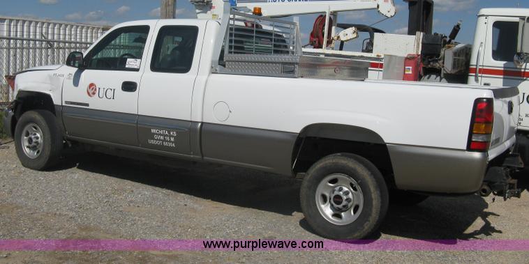 image for item A6317 2005 GMC Sierra 2500 HD long bed extended cab