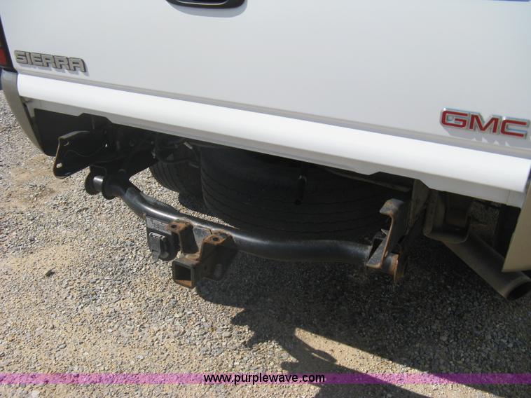 image for item A6317 2005 GMC Sierra 2500 HD long bed extended cab