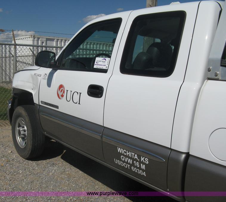 image for item A6317 2005 GMC Sierra 2500 HD long bed extended cab