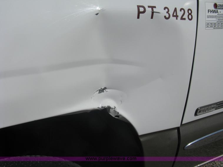 image for item A6317 2005 GMC Sierra 2500 HD long bed extended cab