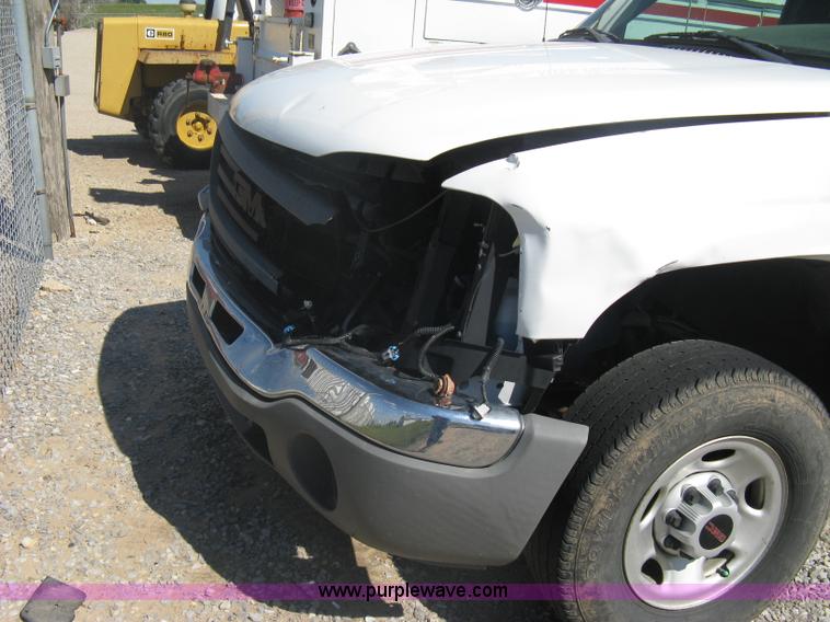 image for item A6317 2005 GMC Sierra 2500 HD long bed extended cab