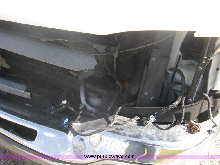 image for item A6317 2005 GMC Sierra 2500 HD long bed extended cab