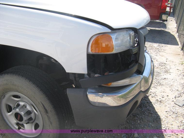 image for item A6317 2005 GMC Sierra 2500 HD long bed extended cab
