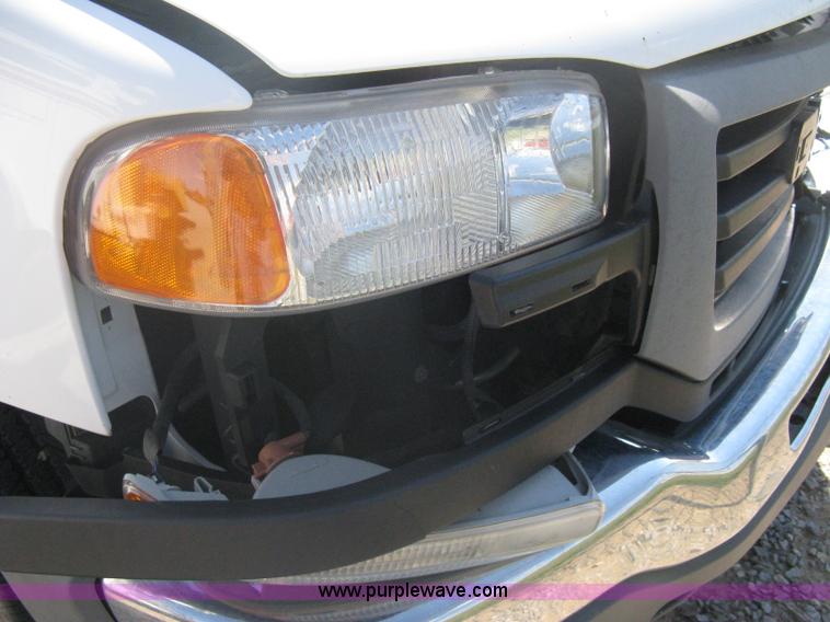 image for item A6317 2005 GMC Sierra 2500 HD long bed extended cab