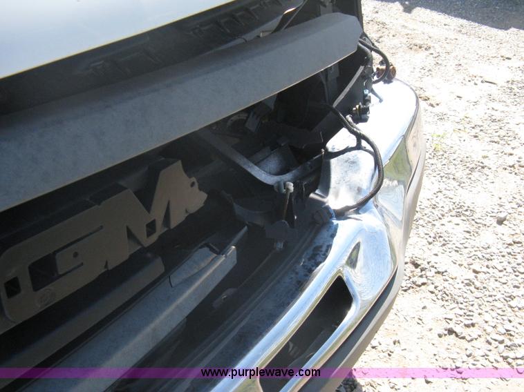 image for item A6317 2005 GMC Sierra 2500 HD long bed extended cab