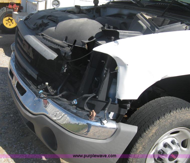 image for item A6317 2005 GMC Sierra 2500 HD long bed extended cab