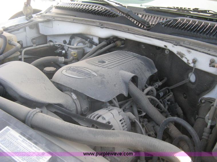 image for item A6317 2005 GMC Sierra 2500 HD long bed extended cab