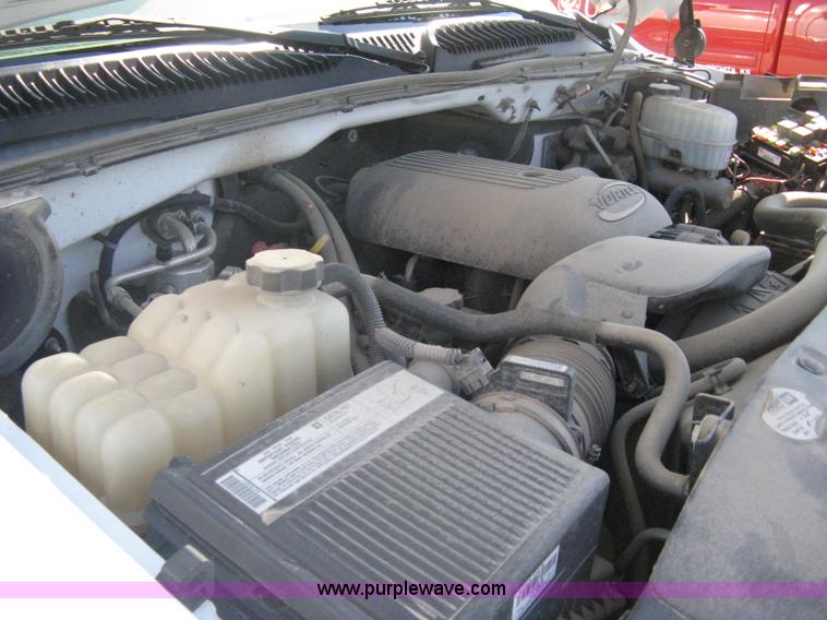 image for item A6317 2005 GMC Sierra 2500 HD long bed extended cab