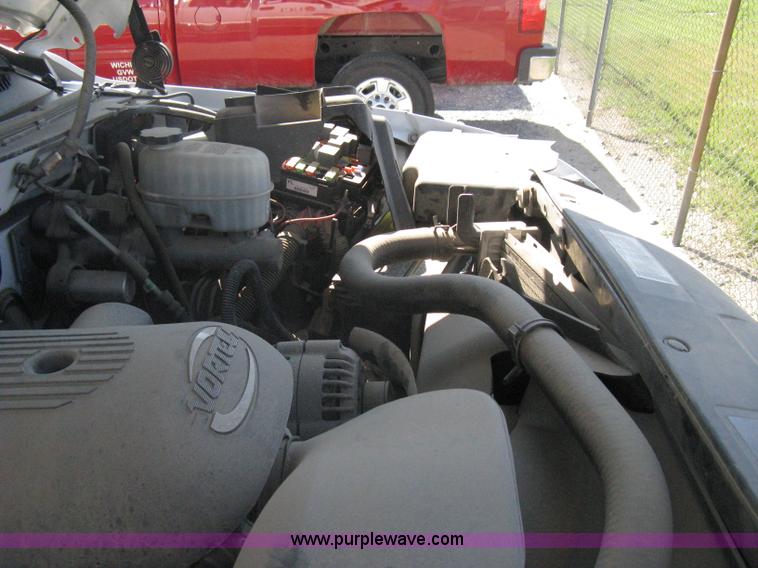 image for item A6317 2005 GMC Sierra 2500 HD long bed extended cab