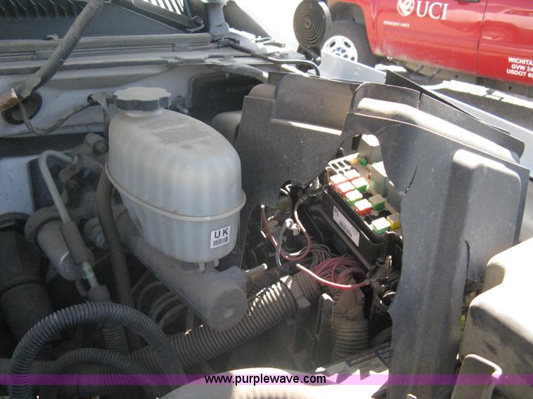 image for item A6317 2005 GMC Sierra 2500 HD long bed extended cab