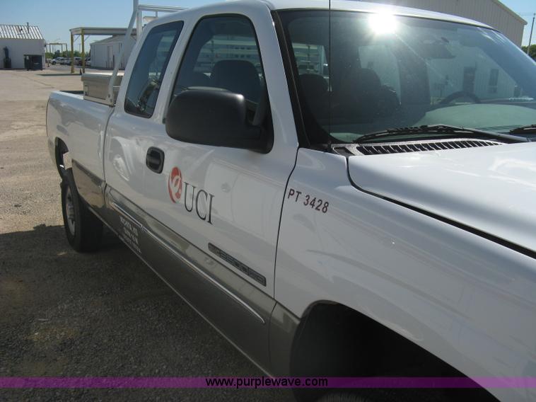 image for item A6317 2005 GMC Sierra 2500 HD long bed extended cab