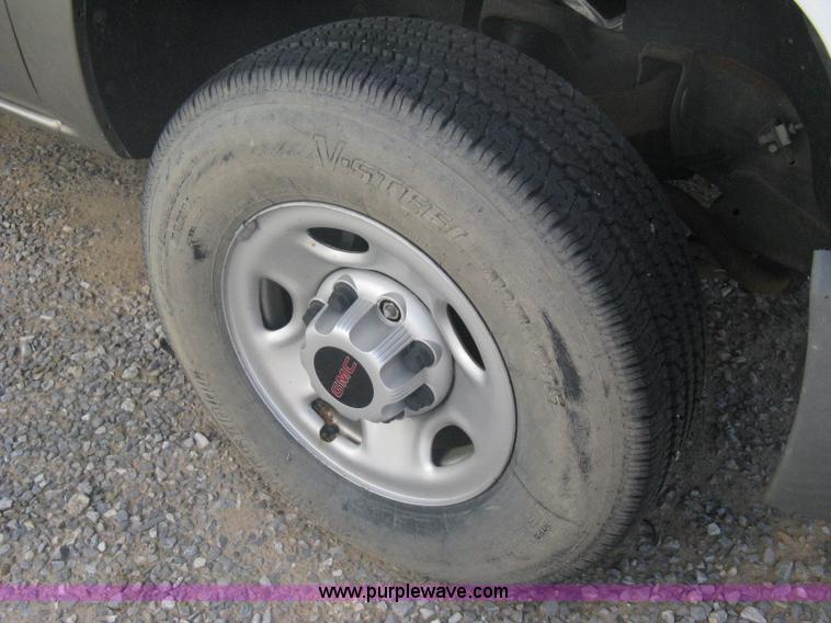 image for item A6317 2005 GMC Sierra 2500 HD long bed extended cab