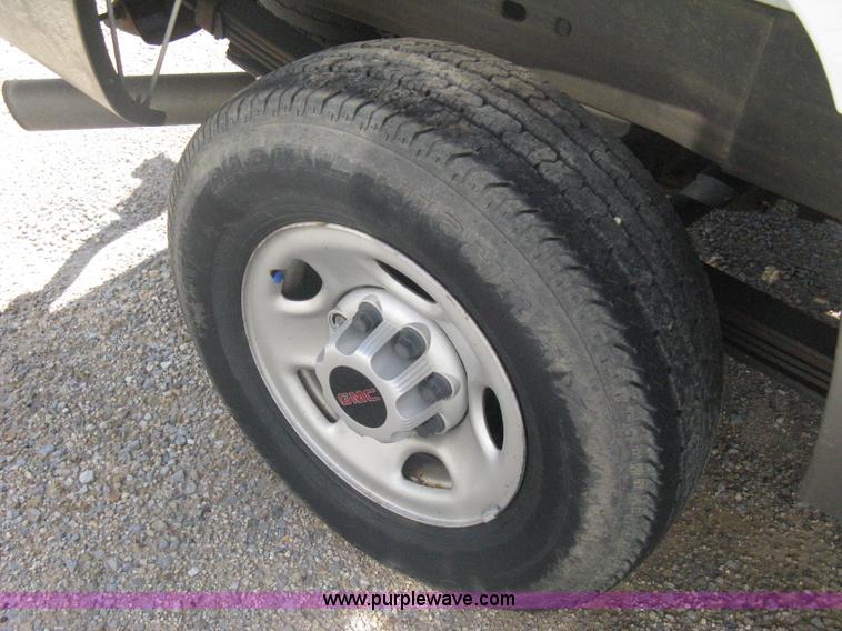 image for item A6317 2005 GMC Sierra 2500 HD long bed extended cab