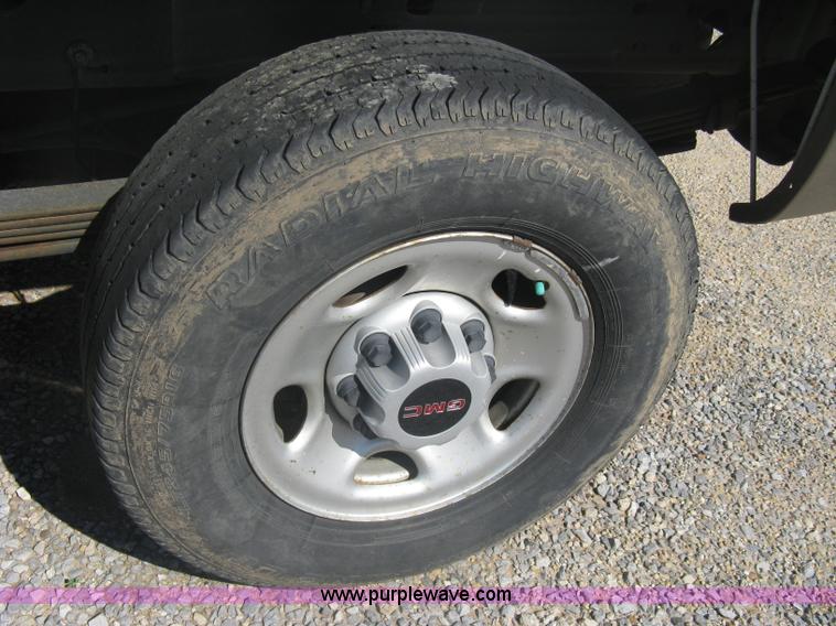 image for item A6317 2005 GMC Sierra 2500 HD long bed extended cab