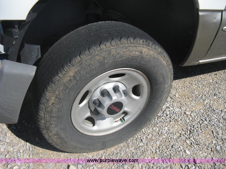 image for item A6317 2005 GMC Sierra 2500 HD long bed extended cab