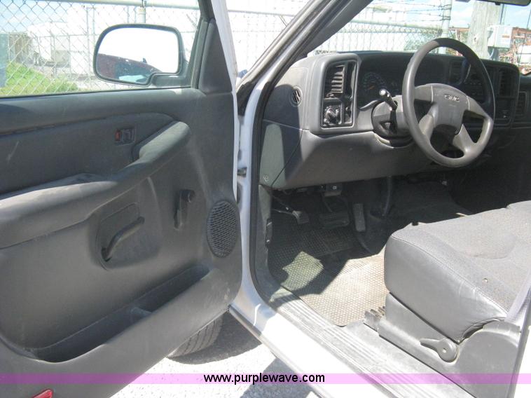 image for item A6317 2005 GMC Sierra 2500 HD long bed extended cab