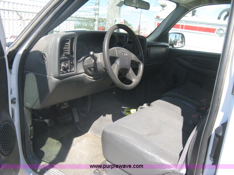 image for item A6317 2005 GMC Sierra 2500 HD long bed extended cab