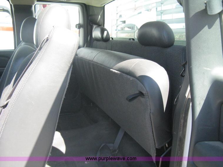 image for item A6317 2005 GMC Sierra 2500 HD long bed extended cab