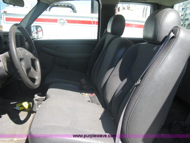image for item A6317 2005 GMC Sierra 2500 HD long bed extended cab