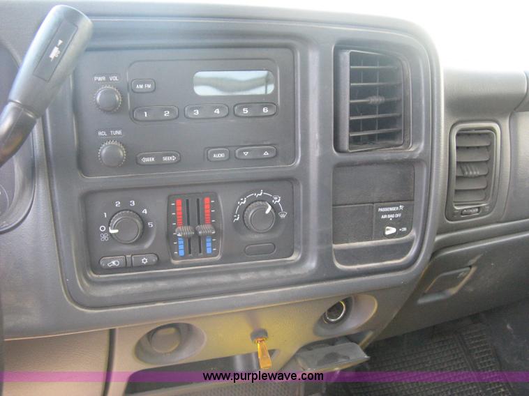 image for item A6317 2005 GMC Sierra 2500 HD long bed extended cab