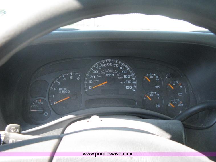 image for item A6317 2005 GMC Sierra 2500 HD long bed extended cab