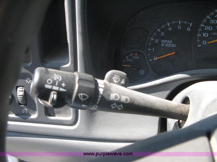 image for item A6317 2005 GMC Sierra 2500 HD long bed extended cab