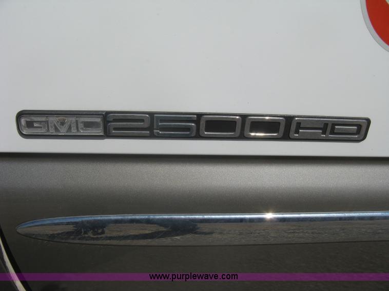 image for item A6317 2005 GMC Sierra 2500 HD long bed extended cab