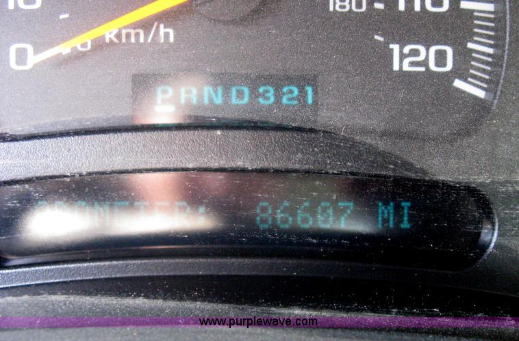 image for item A6317 2005 GMC Sierra 2500 HD long bed extended cab