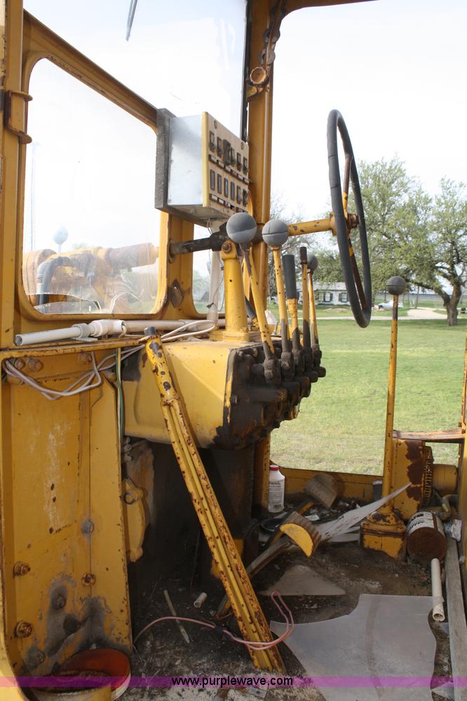 image for item A6776 Caterpillar 212 motor grader