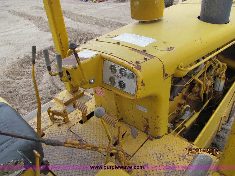 image for item A7510 1976 Caterpillar D6C tractor