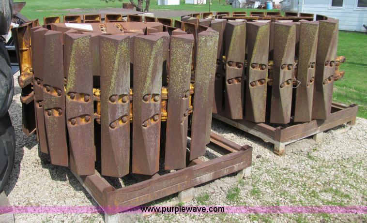 image for item A8213 Set of John Deere 850C dozer tracks