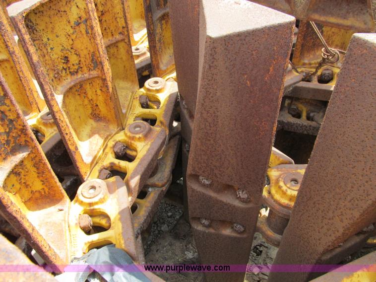 image for item A8213 Set of John Deere 850C dozer tracks
