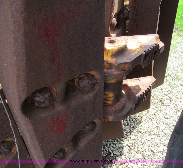 image for item A8213 Set of John Deere 850C dozer tracks