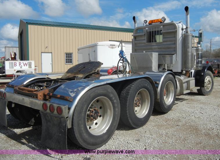 image for item B1178 1985 Peterbilt 359 semi truck