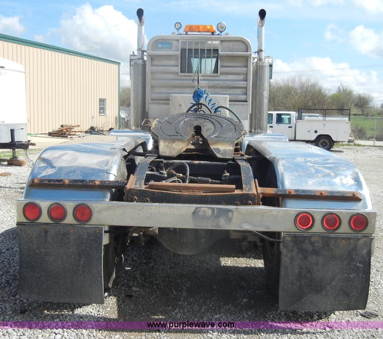 image for item B1178 1985 Peterbilt 359 semi truck