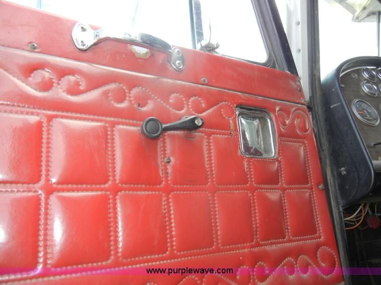 image for item B1178 1985 Peterbilt 359 semi truck