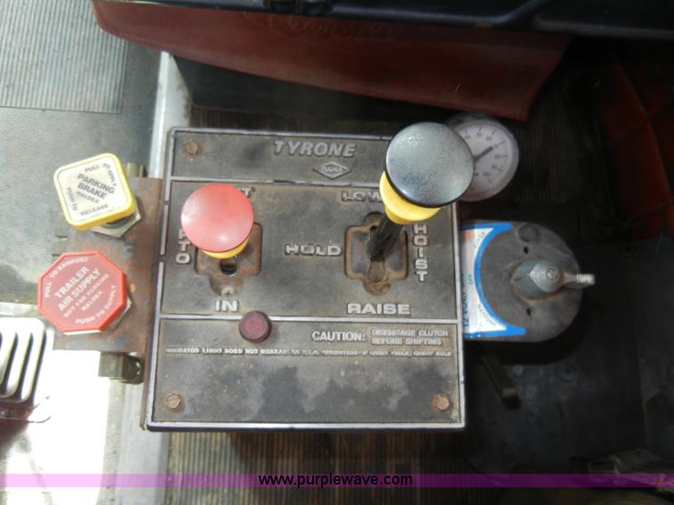 image for item B1178 1985 Peterbilt 359 semi truck