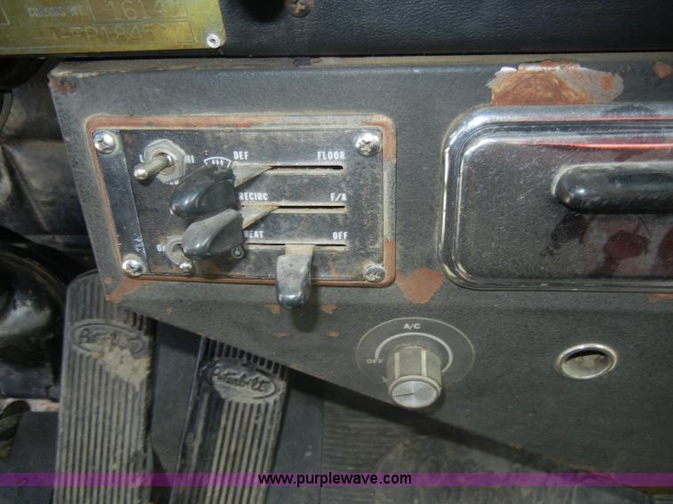 image for item B1178 1985 Peterbilt 359 semi truck