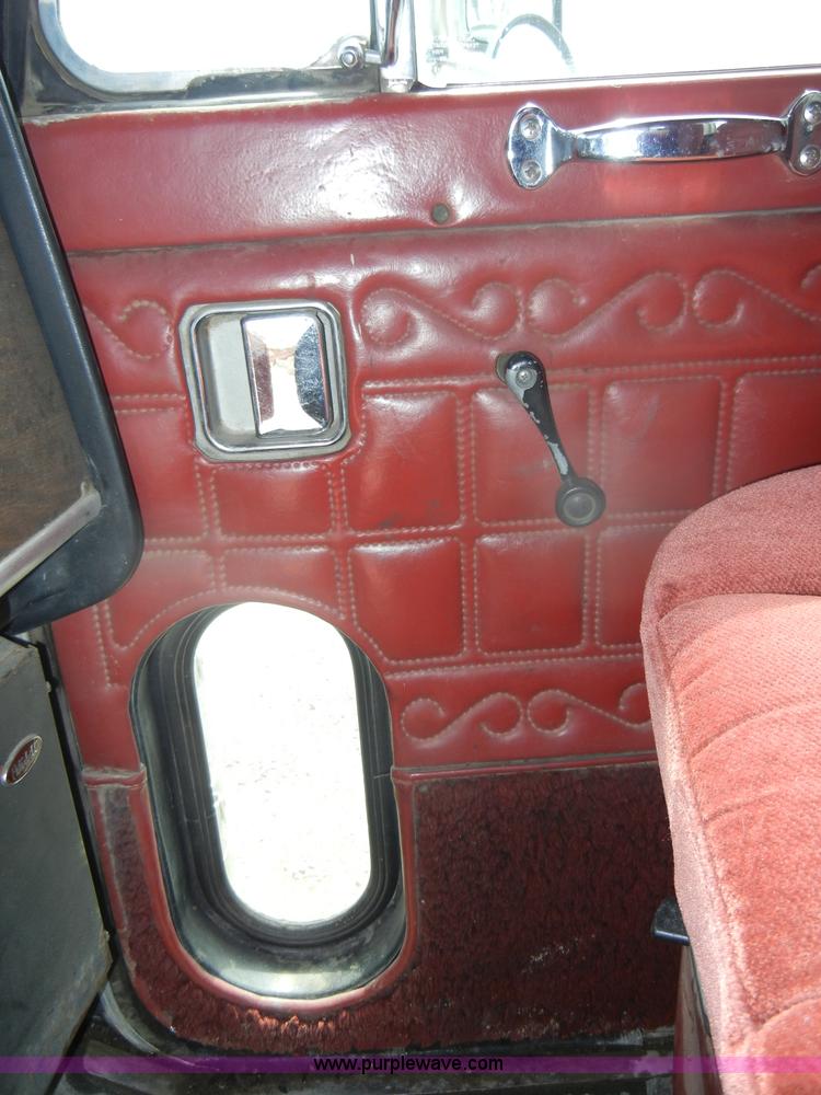 image for item B1178 1985 Peterbilt 359 semi truck