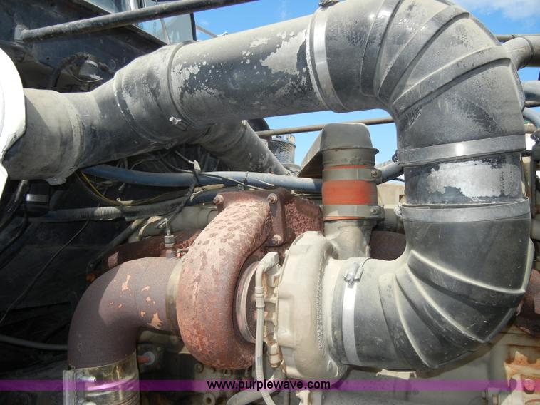 image for item B1178 1985 Peterbilt 359 semi truck