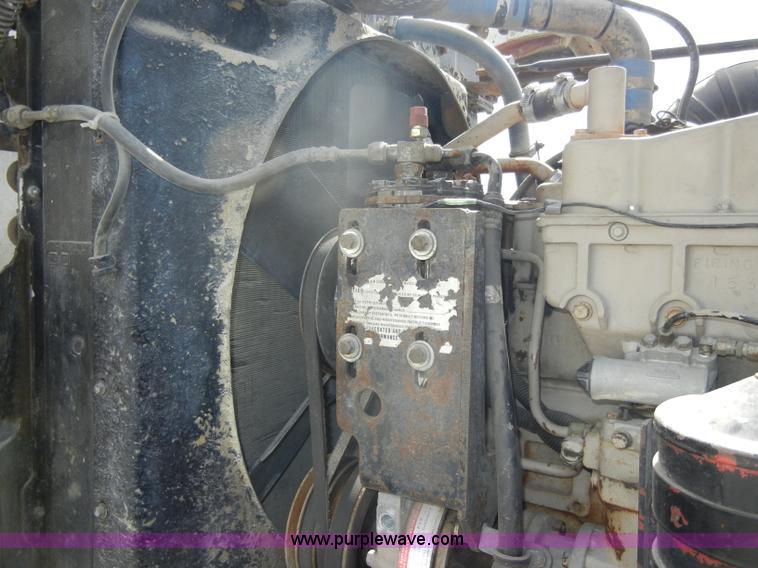 image for item B1178 1985 Peterbilt 359 semi truck